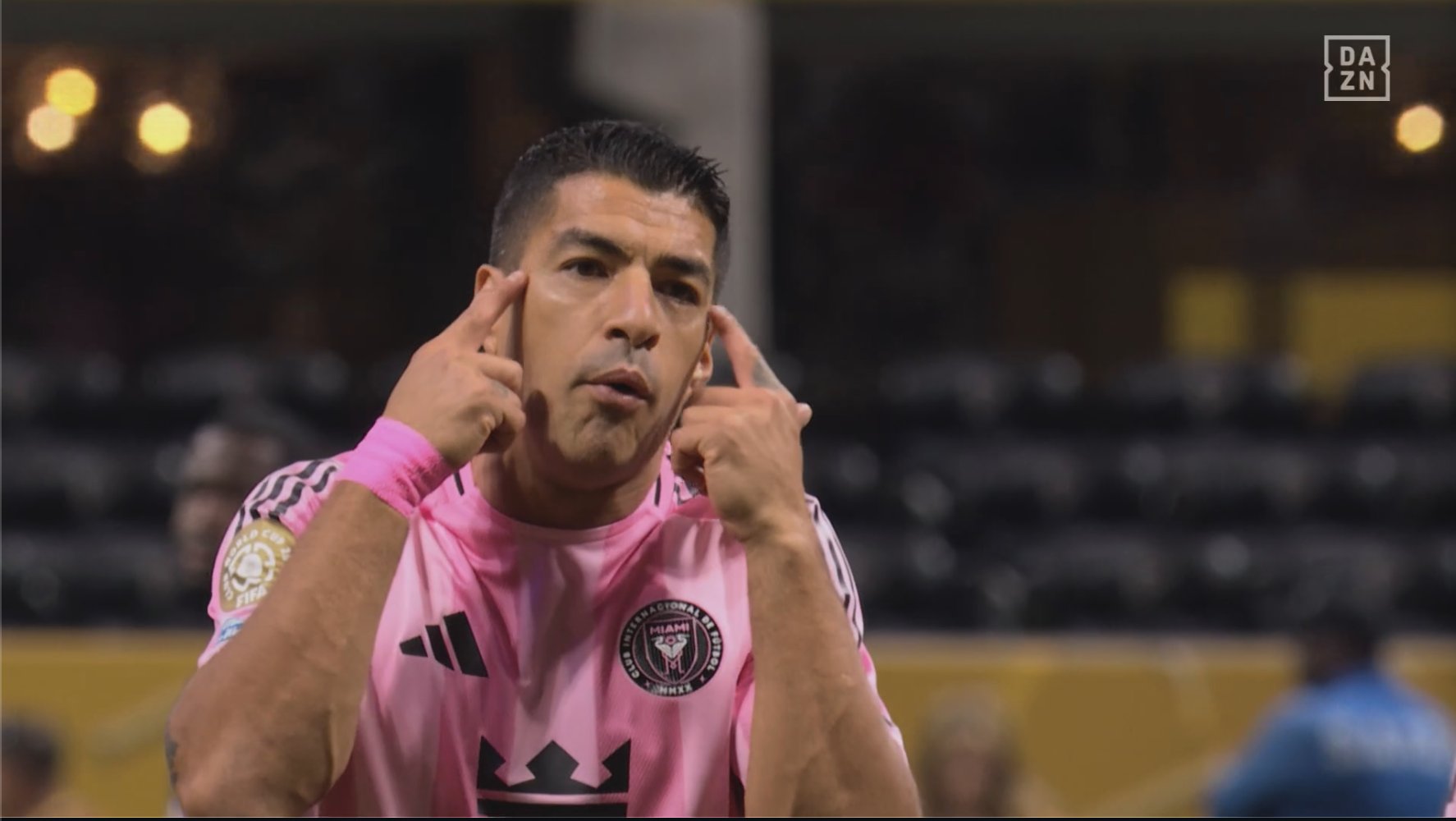 bbin视讯游戏官网-外媒：苏亚雷斯对防守球员梦游不满，用手势讽刺他们无脑